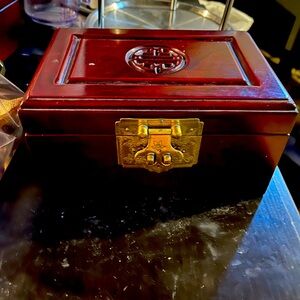 Beautiful jewelry box in excellent condition